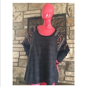 ❌SOLD.❌ NWOT Maurice’s Aztec top. 🌿